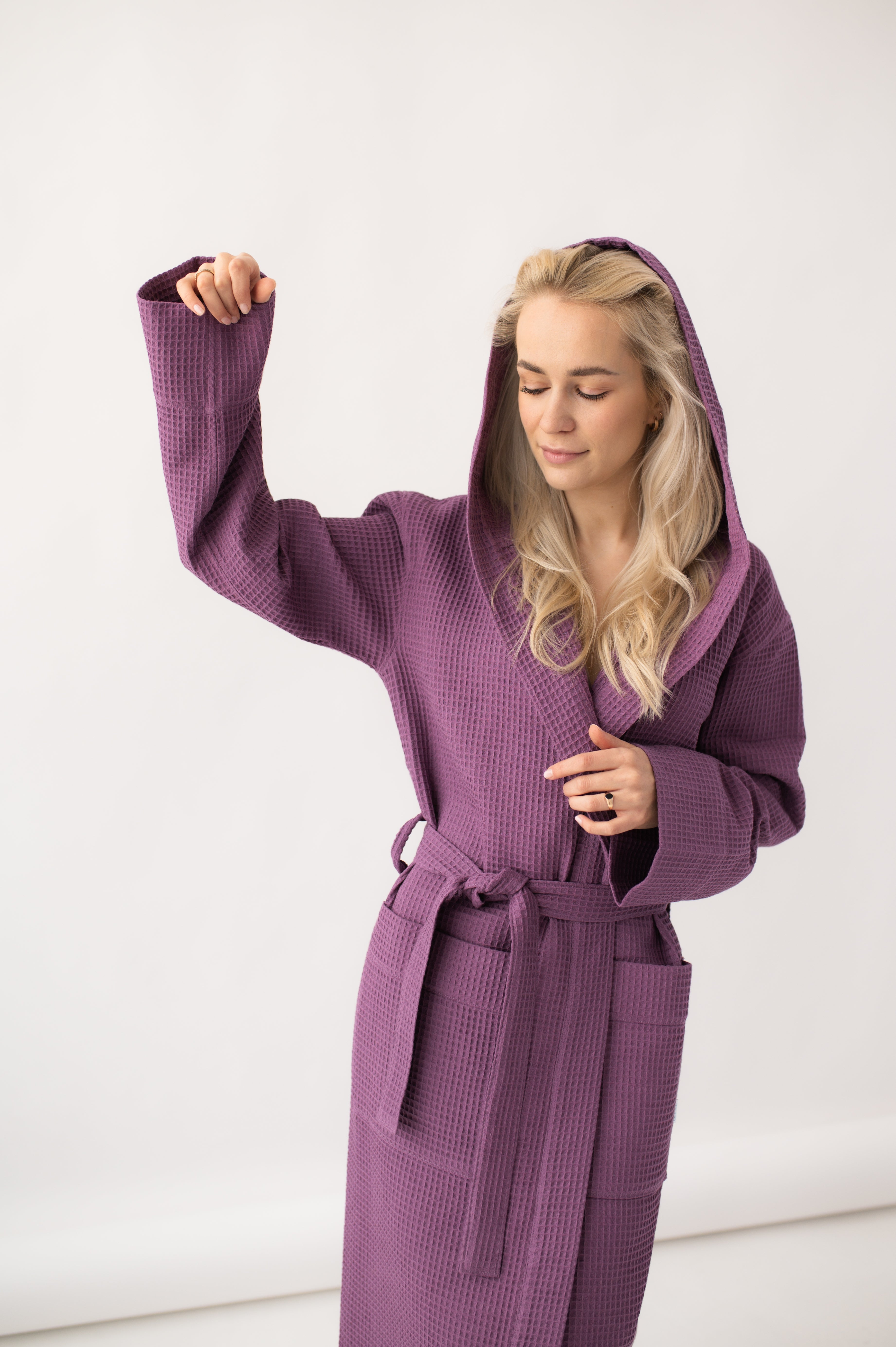 Halāts Ar Kapuci UNISEX - IEVII
